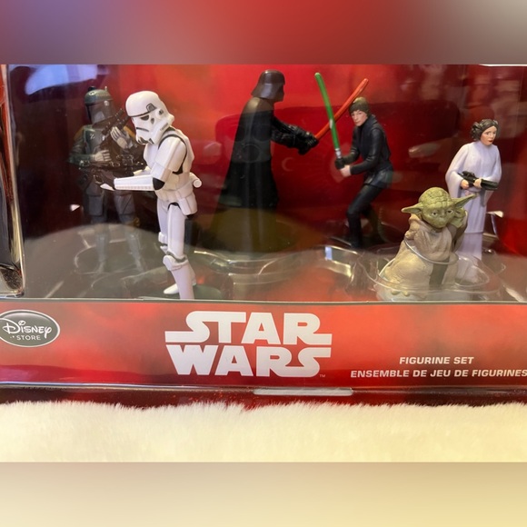 Six collectible Star Wars, Disney figurines. - Picture 2 of 3